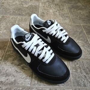 Nike Women's Field General Shoes Size 6.5